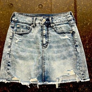 American Eagle mini skirt size 4- like new!